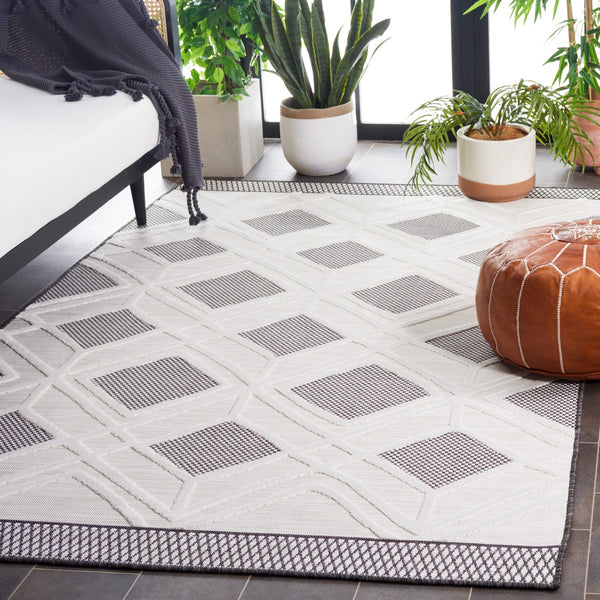 Safavieh Cabana 420 Power Loomed Indoor / Outdoor Rug Ivory / Black 9' x 12'