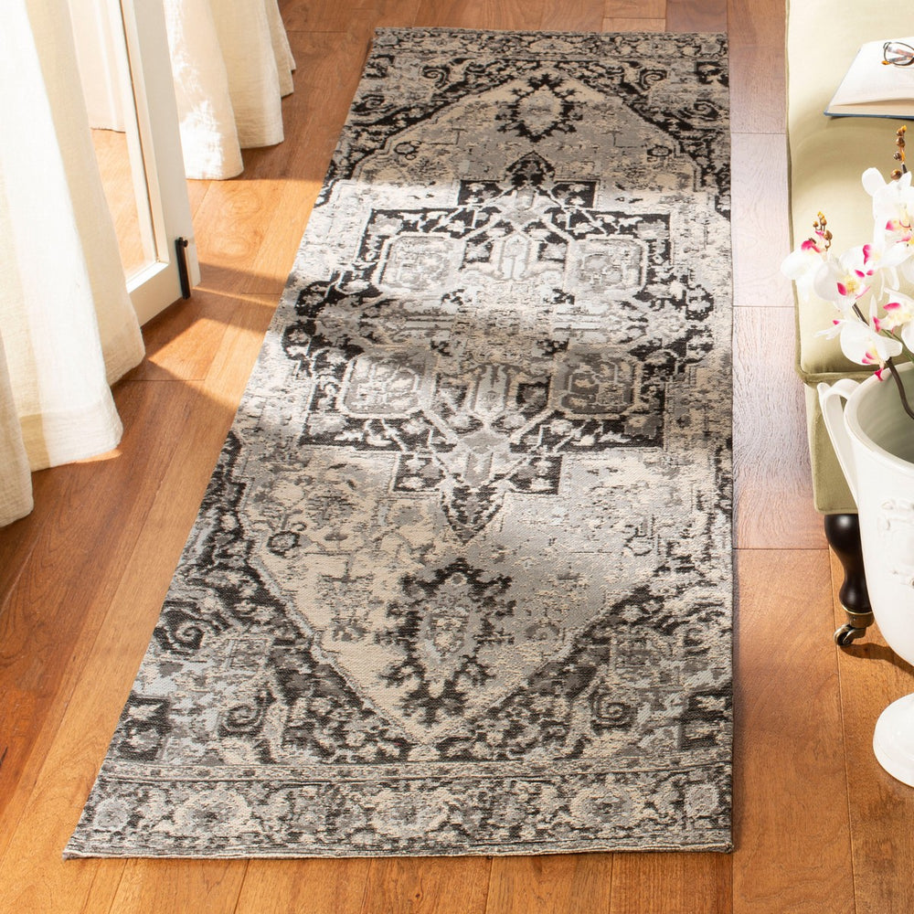 Safavieh Classic Vintage 111 Power Loomed Polyester Rug CLV111F-28