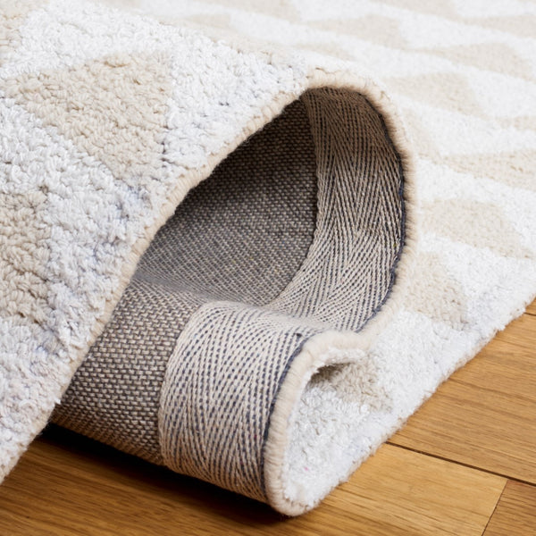 Safavieh Capri 707 Hand Tufted 70% Pet Polyester/20% Bleach Ply/10% Viscose Rug CPR707B-8