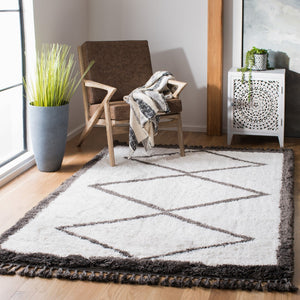 Safavieh Carmella Shag 222 POWER LOOMED 100% POLYESTER Shag & Flokati Rug CRM222A-4