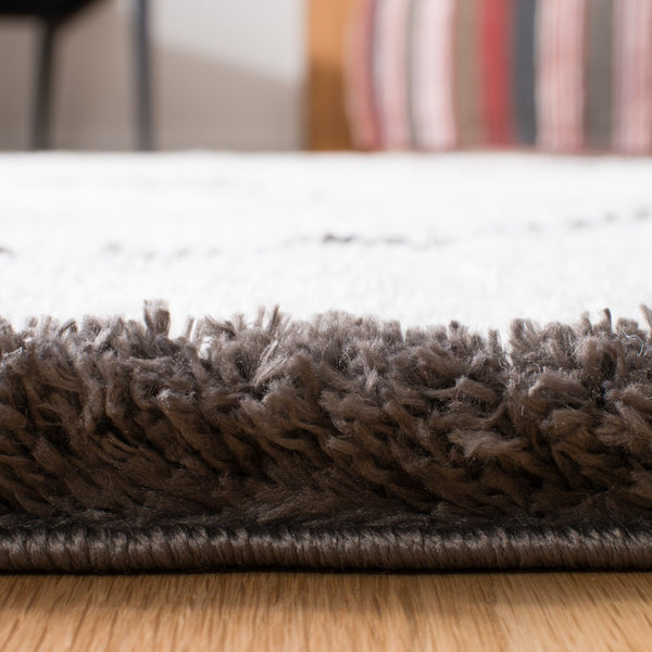 Safavieh Carmella Shag 226 POWER LOOMED 100% POLYESTER Shag & Flokati Rug CRM226A-4