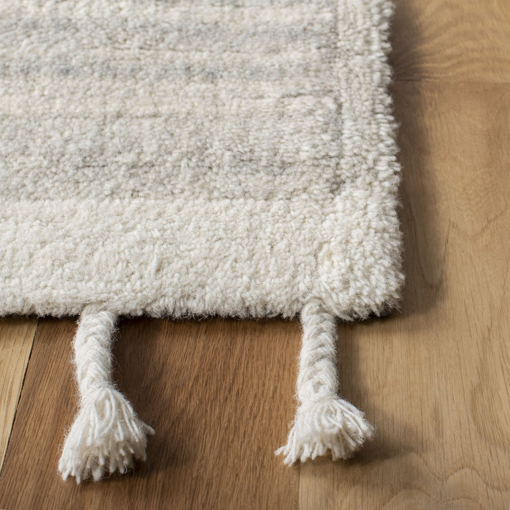 Safavieh Casablanca 451 With Tassel 100% Wool Pile Hand Tufted Rug CSB451B-9