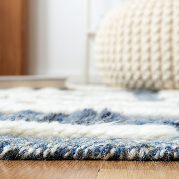 Casablanca 523 Hand Knotted 100% Wool Rug with Elegant Tassel Detailing for Luxurious Spaces