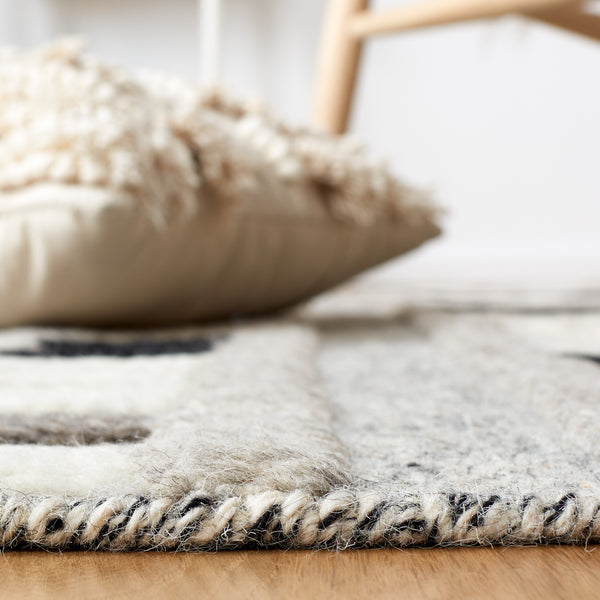 Casablanca 526 Hand Knotted 100% Wool Rug with Luxurious Tassels for Elegant Home Decor