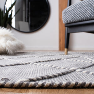 Casablanca 575 With Tassel Handloomed 80% Wool, 20% Cotton Bohemian Rug Grey / Ivory 80% WOOL, 20% COTTON CSB575F-5