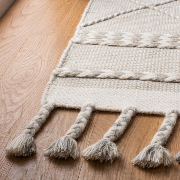 Casablanca 575 With Tassel Handloomed 80% Wool, 20% Cotton Bohemian Rug Silver / Ivory 80% WOOL, 20% COTTON CSB575G-5