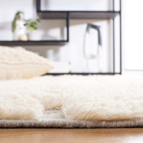 Safavieh Casablanca 705 Hand Woven 85% Wool/15% Cotton Rug CSB705F-8