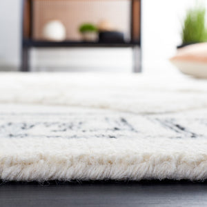 Safavieh Casablanca 988 Hand Tufted 80% Wool/20% Cotton Bohemian Rug CSB988A-8
