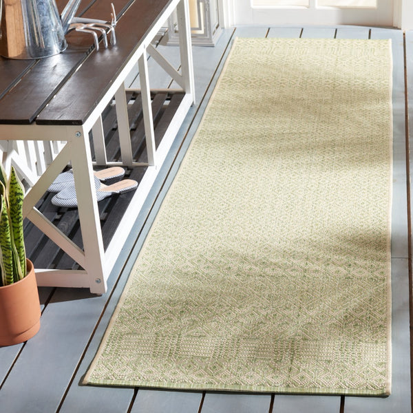 Safavieh Courtyard 6235 Power Loomed 85.4% Polypropylene/10.4% Polyester/4.2% Latex Indoor/Outdoor Rug CY6235-21812-5SQ