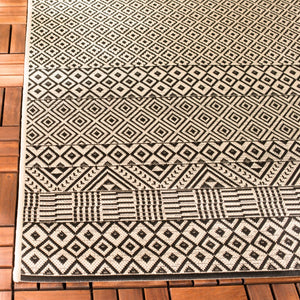 Safavieh Courtyard 6235 Power Loomed 85.4% Polypropylene/10.4% Polyester/4.2% Latex Outdoor Rug CY6235-25612-5SQ