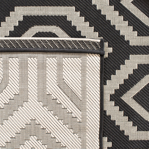 Safavieh Courtyard 6902 Power Loomed 85.4% Polypropylene/10.4% Polyester/4.2% Latex Indoor/Outdoor Rug CY6902-266-810