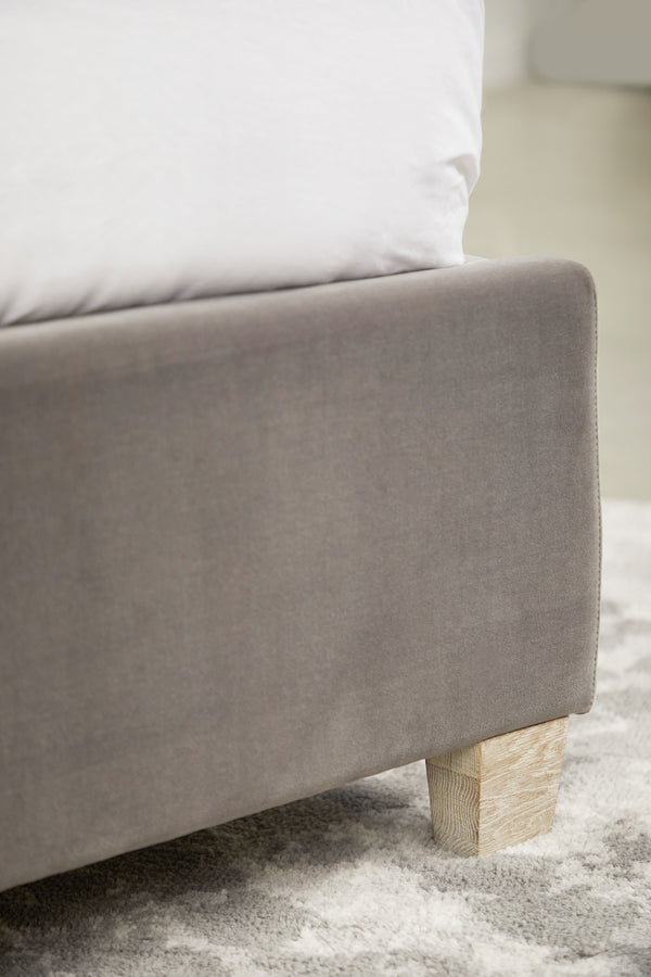 Essentials for Living Stitch & Hand - Dining & Bedroom Chandler Cal King Bed 7127-2.DDOV/NG