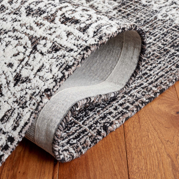 Safavieh Ebony 106 Antique Hand Tufted Rug Brown / Ivory EBN106T-8