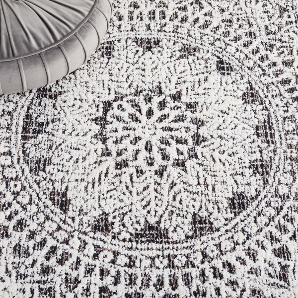 Safavieh Ebony 106 Antique Hand Tufted Rug Brown / Ivory EBN106T-8