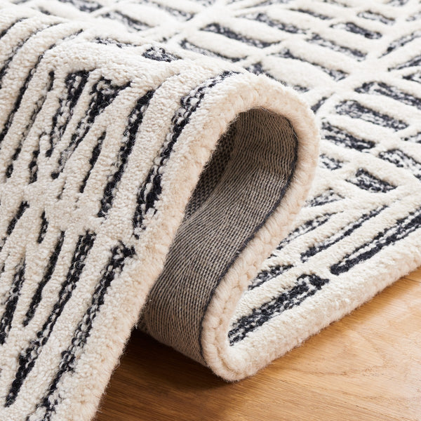 Safavieh Ebony 110 Antique Hand Tufted Rug Black / Ivory EBN110Z-8