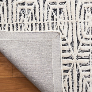 Safavieh Ebony 110 Antique Hand Tufted Rug Black / Ivory EBN110Z-8