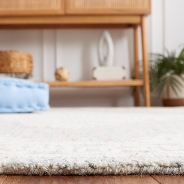 Safavieh Ebony 113 Antique Hand Tufted Rug Light Grey / Ivory EBN113F-8