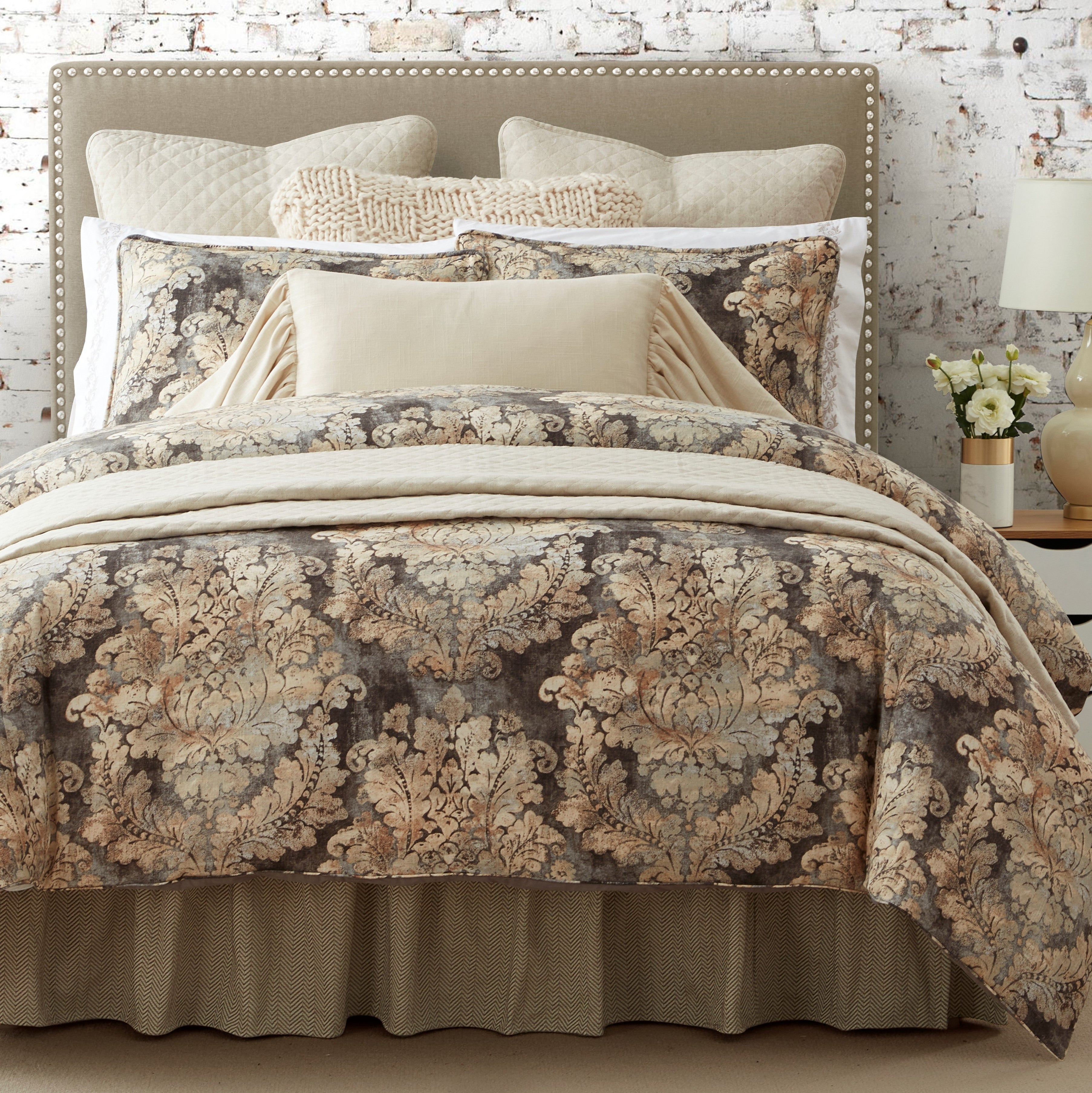 HiEnd Accents Victoria Linen Comforter - Thumbnail 2