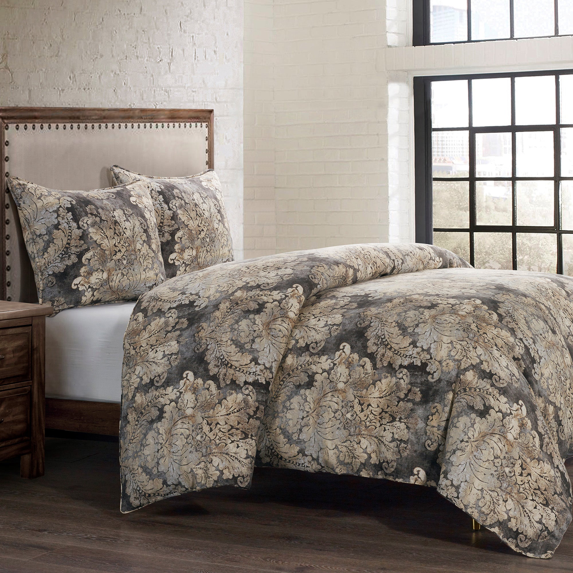 HiEnd Accents Victoria Linen Comforter