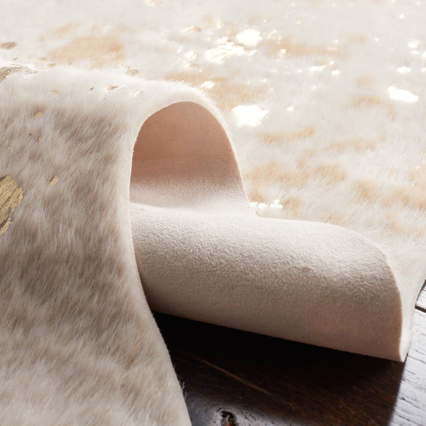 Safavieh Faux Cow Hide 207 Powerloomed 75% Polyester + 25% Acrylic Rug FCH207D-68