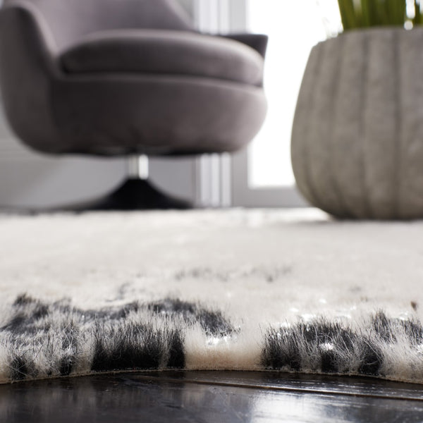 Safavieh Faux Cow Hide 207 Powerloomed 75% Polyester + 25% Acrylic Rug FCH207Z-68