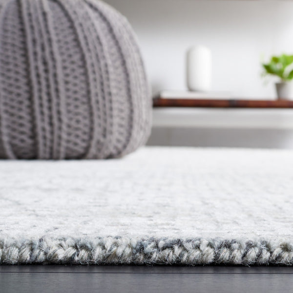 Safavieh Glamour 601 Modern Hand Tufted Rug Grey / Ivory GLM601F-8