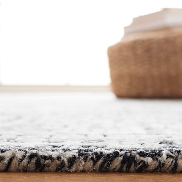 Safavieh Glamour 601 Modern Hand Tufted Rug Black / Ivory GLM601Z-8