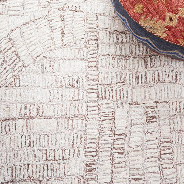 Safavieh Glamour 606 Geometric Hand Tufted Rug Brown / Ivory GLM606T-8