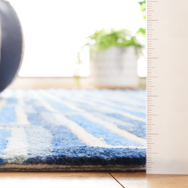 Safavieh Genre 105 Hand Tufted Modern Rug Blue / Ivory 8' x 10'