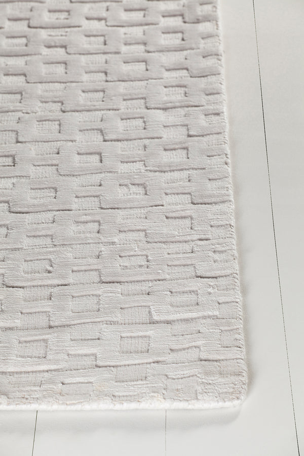 Chandra Rugs Hallie 100% Viscose Hand Woven Contemporary Rug White 7'9 x 10'6