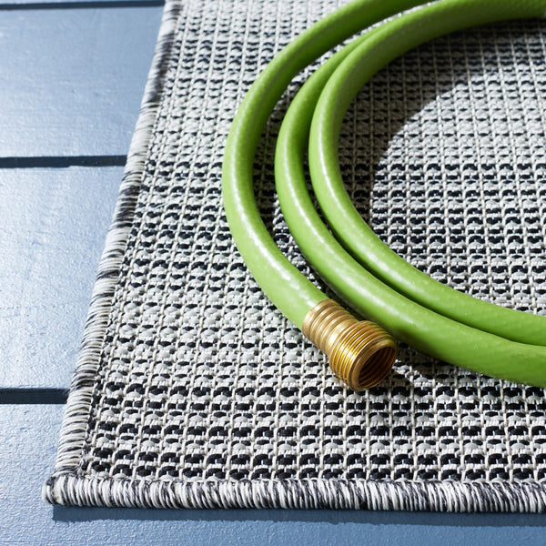 Safavieh Hampton 231 Power Loomed 100% Polypropylene Indoor/Outdoor Rug HTN231G-9