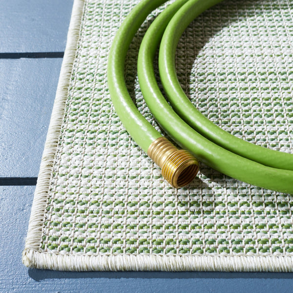 Safavieh Hampton 231 Power Loomed 100% Polypropylene Indoor/Outdoor Rug HTN231W-9