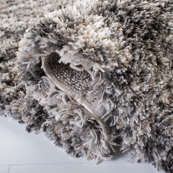 Safavieh Iceland Shag 519 Power Loomed Polypropylene Pile Shag & Flokati Rug ISG519F-8SQ