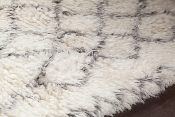 Chandra Rugs Jeri 100% Wool Hand Knotted Contemporary Shag Rug White/Grey 7'9 x 10'6
