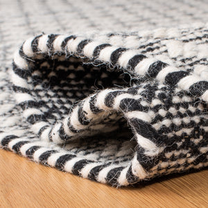 Kilim 376 Flat Weave 80% Wool, 20% Cotton Rug Black / Ivory 80% Wool, 20% Cotton KLM376Z-5