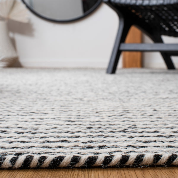 Kilim 378 Flat Weave 80% Wool, 20% Cotton Rug Black / Ivory 80% Wool, 20% Cotton KLM378Z-5