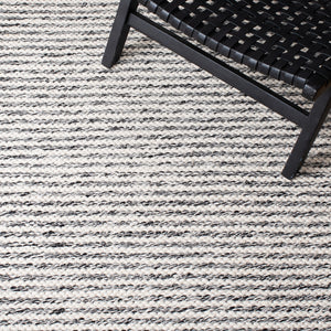 Kilim 378 Flat Weave 80% Wool, 20% Cotton Rug Black / Ivory 80% Wool, 20% Cotton KLM378Z-5