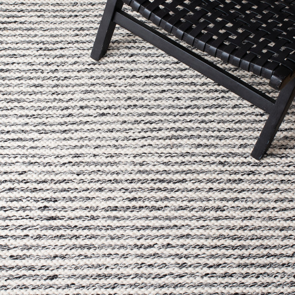 Kilim 378 Flat Weave 80% Wool, 20% Cotton Rug Black / Ivory 80% Wool, 20% Cotton KLM378Z-5