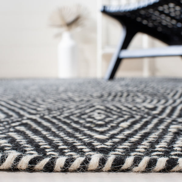 Kilim 380 Flat Weave 80% Wool, 20% Cotton Rug Black / Ivory 80% Wool, 20% Cotton KLM380Z-5
