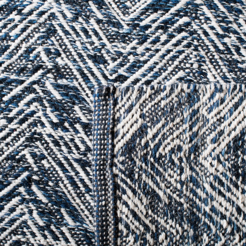 Safavieh Kilim 403 Hand Woven Wool Contemporary Rug KLM403N-27