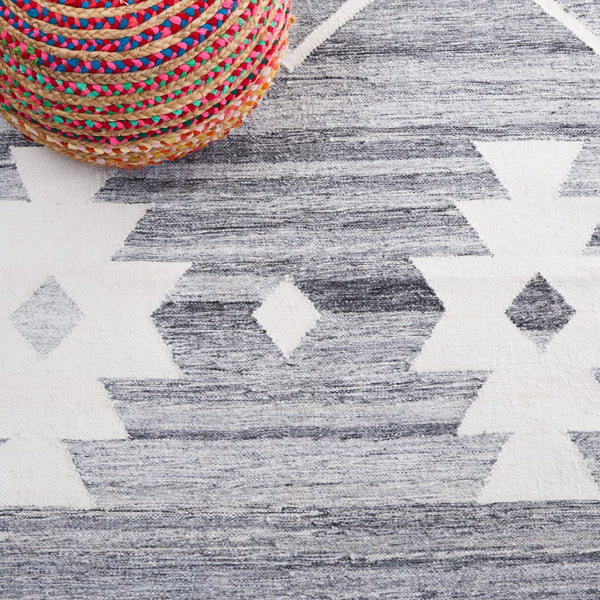 Safavieh Kilim 764 Flat weave Polpropylene Rug KLM764F-8