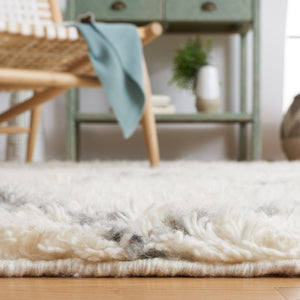 Safavieh Kenya 775 Hand Woven 70% Wool and 30% Polyester Rug KNY775A-8