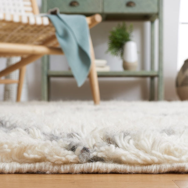 Safavieh Kenya 775 Hand Woven 70% Wool and 30% Polyester Rug KNY775A-8