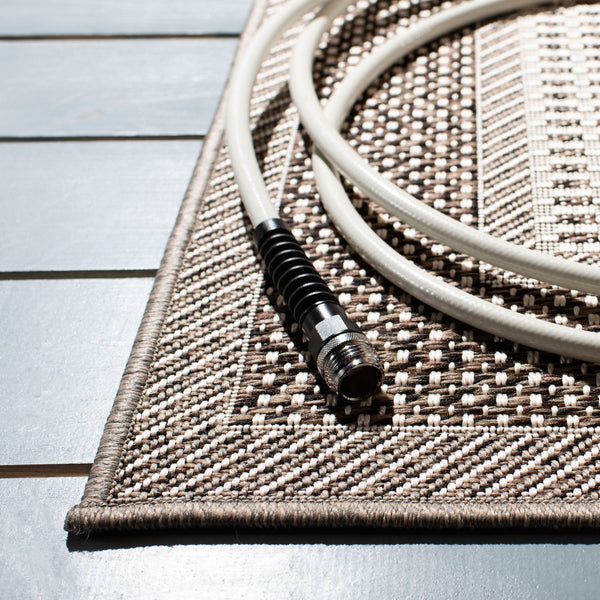 Lakeside 200 Lakeside 228 Outdoor Power Loomed Polypropylene Pile Rug Beige / Brown