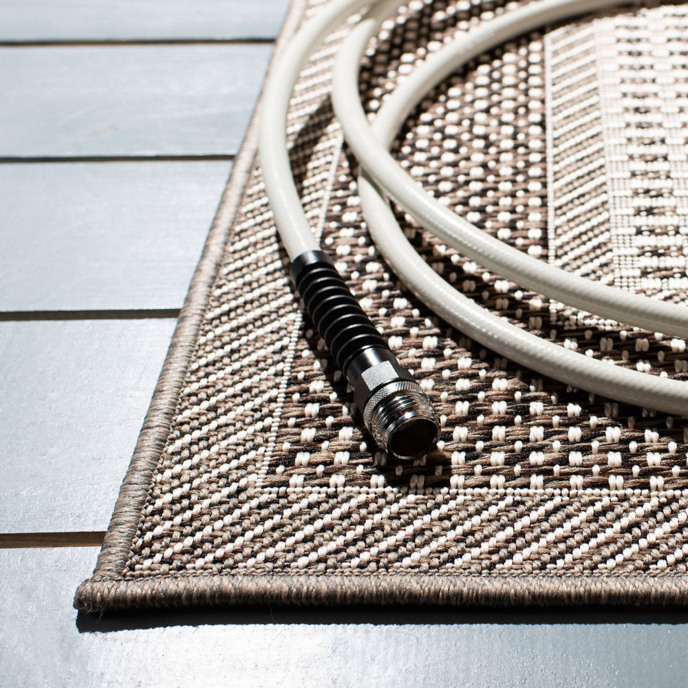 Safavieh Lakeside 228 Power Loomed Polypropylene Pile Outdoor Rug LAK228B-3