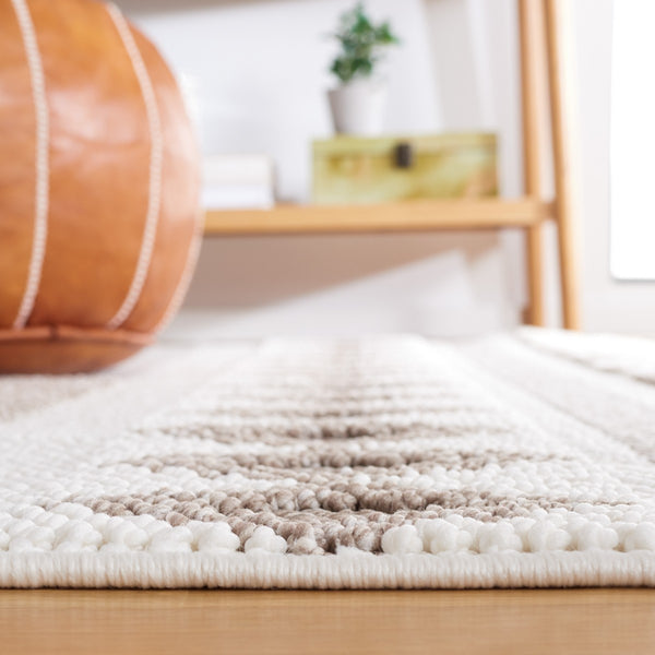 Safavieh Lotus 101 Transitional Power Loomed Rug Ivory / Beige LOT101A-9