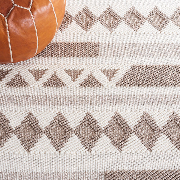 Safavieh Lotus 101 Transitional Power Loomed Rug Ivory / Beige LOT101A-9