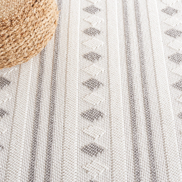 Safavieh Lotus 104 Transitional Power Loomed Rug Ivory / Grey LOT104A-9