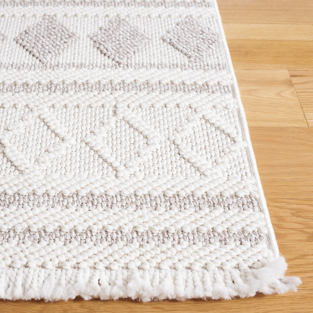 Safavieh Lotus 108 Transitional Power Loomed Rug Ivory / Beige LOT108A-9