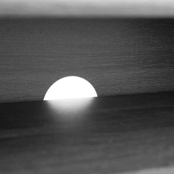 Safavieh Aurelio 2 Shelf Media Stand Distressed Black Honeycomb/ Pb / Mdf/ Rubber Wood MED9600E